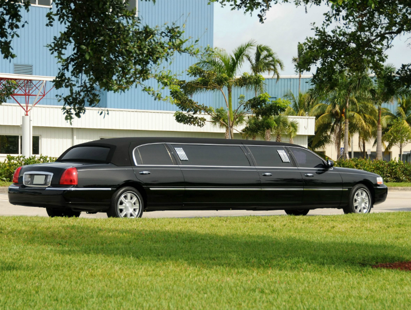 The Benefits of Using Airport Limo Service in Naples FL