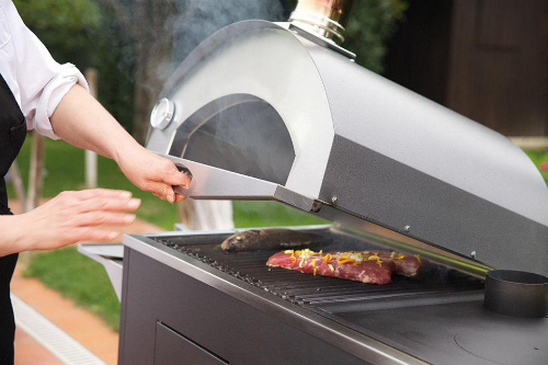 A Portable Pizza Oven for Your Backyard