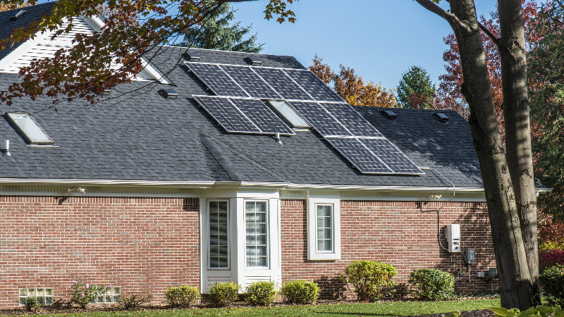 The Benefits of Going Green with Commercial Solar Panels in Dallas, TX